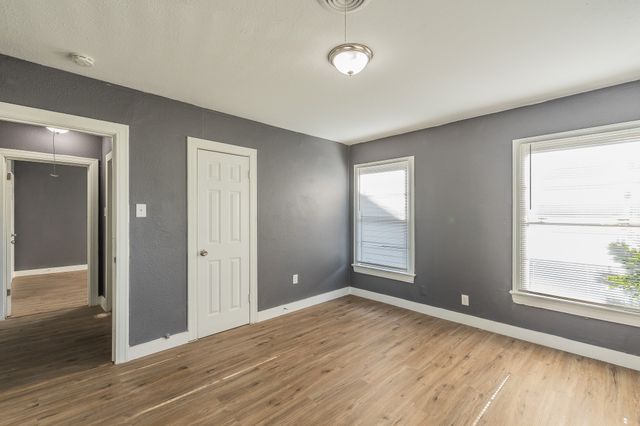 1106 Oak Street, Grand Prairie, TX 75050