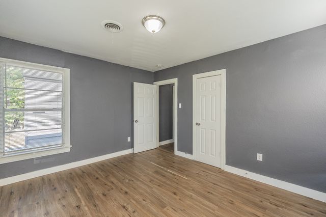 1106 Oak Street, Grand Prairie, TX 75050