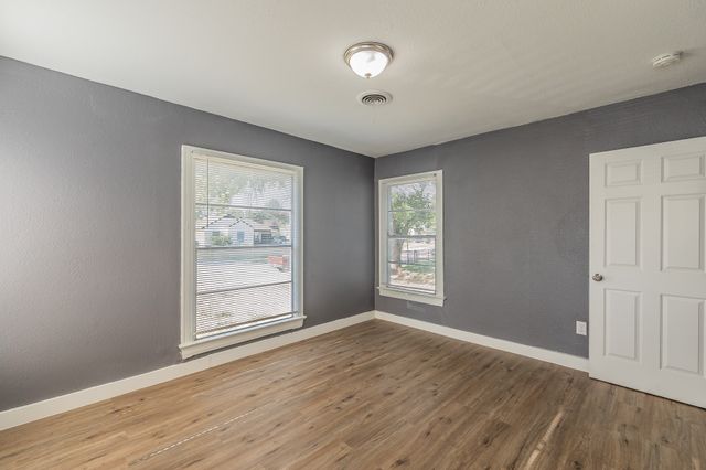 1106 Oak Street, Grand Prairie, TX 75050