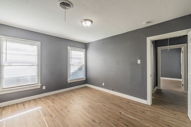 1106 Oak Street, Grand Prairie, TX 75050