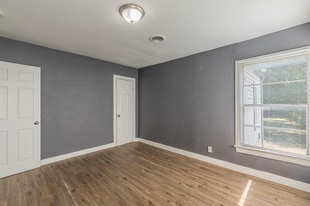 1106 Oak Street, Grand Prairie, TX 75050