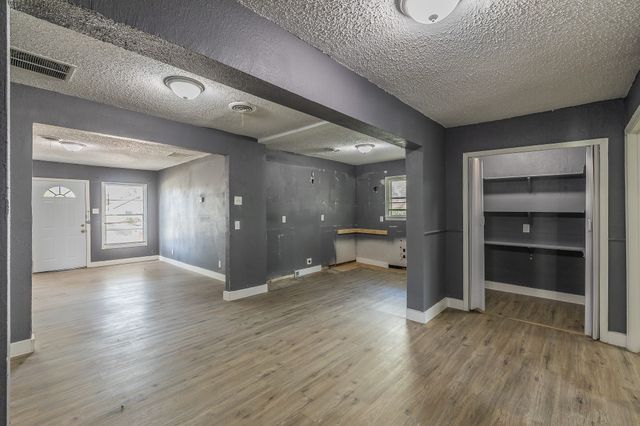 1106 Oak Street, Grand Prairie, TX 75050