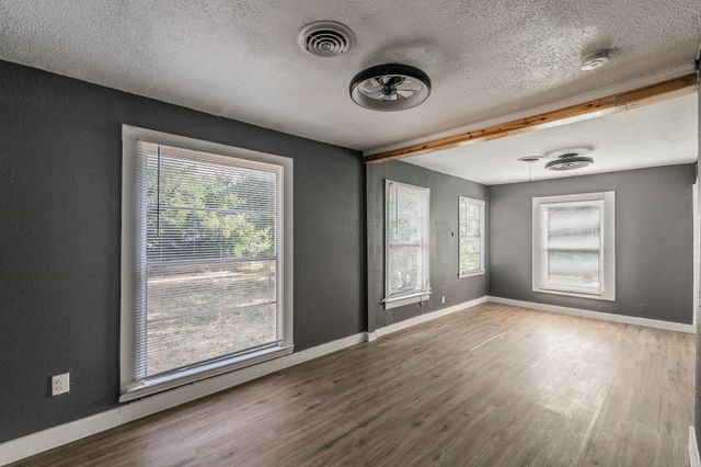 1106 Oak Street, Grand Prairie, TX 75050