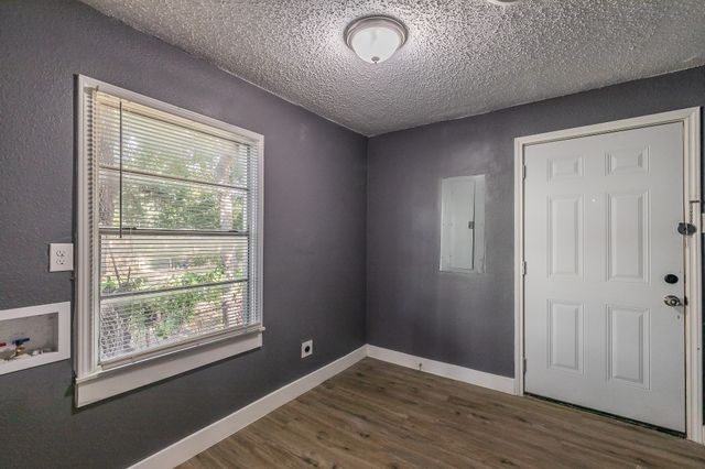 1106 Oak Street, Grand Prairie, TX 75050