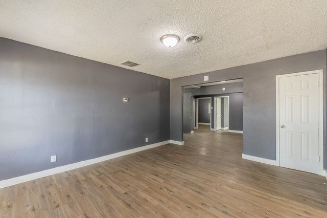 1106 Oak Street, Grand Prairie, TX 75050