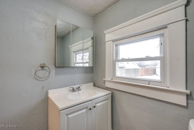 2100 12th Street SW, Akron, OH 44314