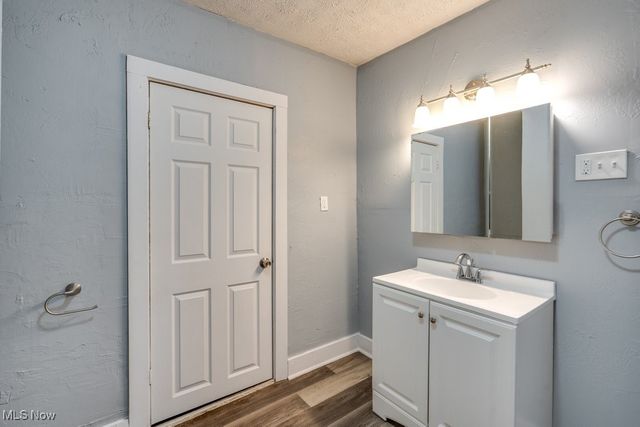 2100 12th Street SW, Akron, OH 44314