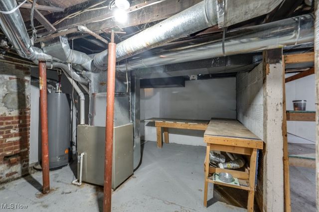 2100 12th Street SW, Akron, OH 44314