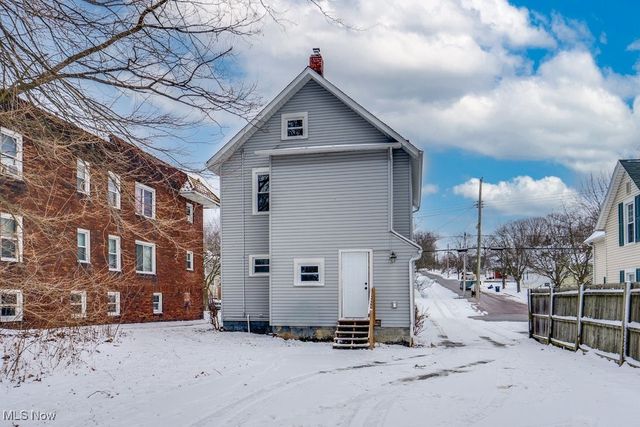 2100 12th Street SW, Akron, OH 44314