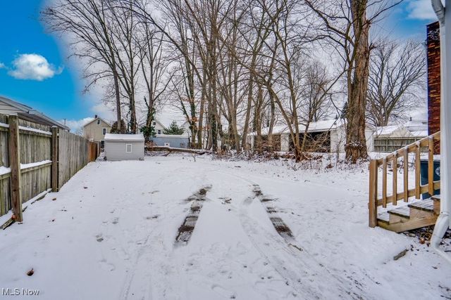 2100 12th Street SW, Akron, OH 44314