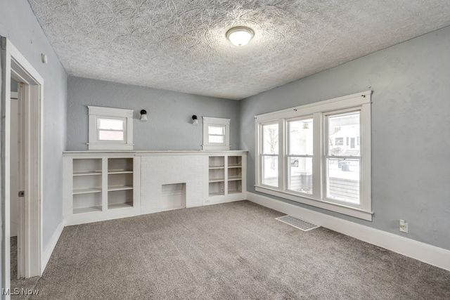 2100 12th Street SW, Akron, OH 44314