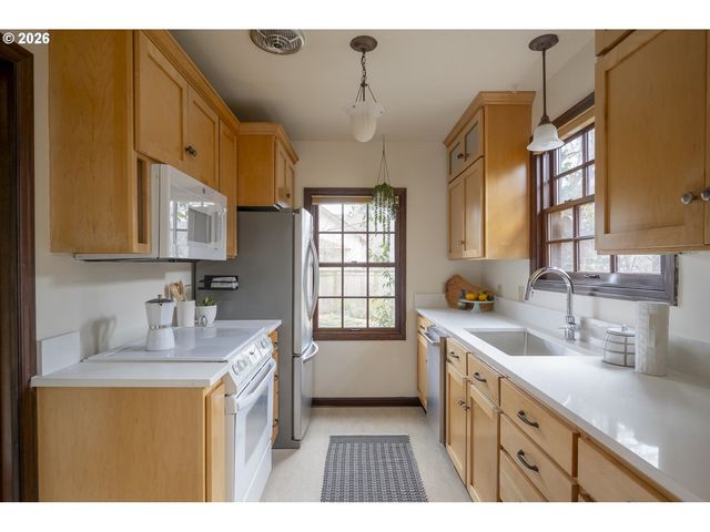 6038 Ne 29TH Ave, Portland, OR 97211