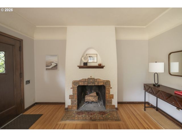 6038 Ne 29TH Ave, Portland, OR 97211