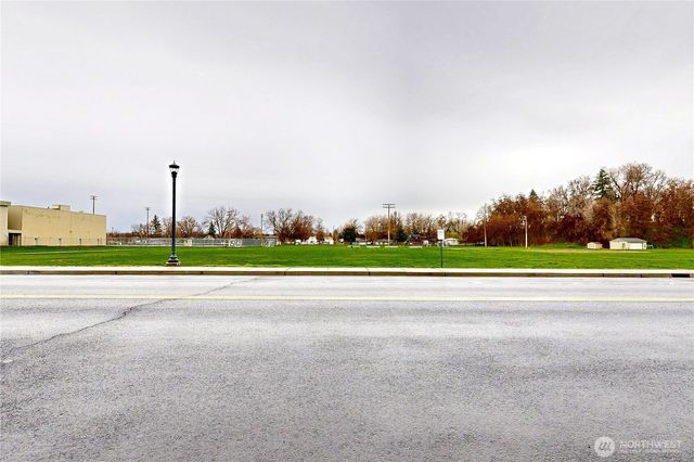 530 SW 4th Street, College Place, WA 99324