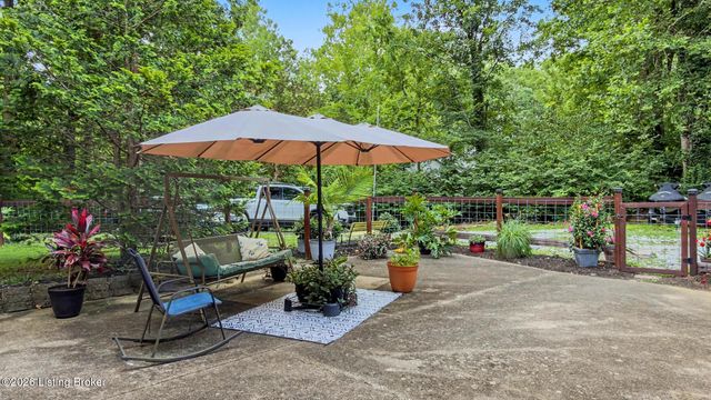 3407 E Dogwood Cir, La Grange, KY 40031