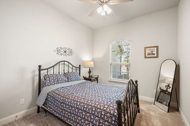 360 Crystal Lake Lane, Red Oak, TX 75154