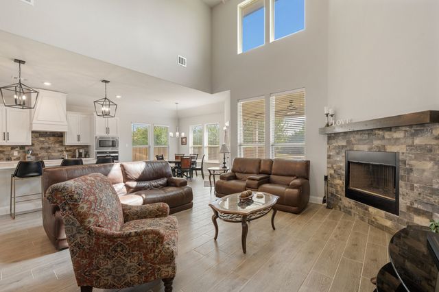 360 Crystal Lake Lane, Red Oak, TX 75154