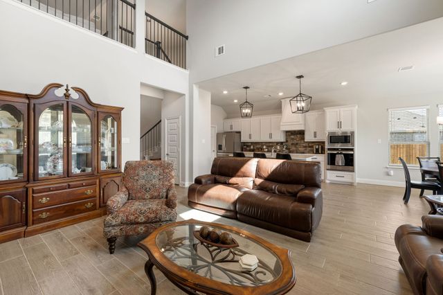360 Crystal Lake Lane, Red Oak, TX 75154