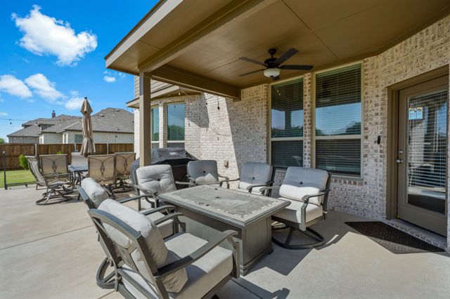 360 Crystal Lake Lane, Red Oak, TX 75154