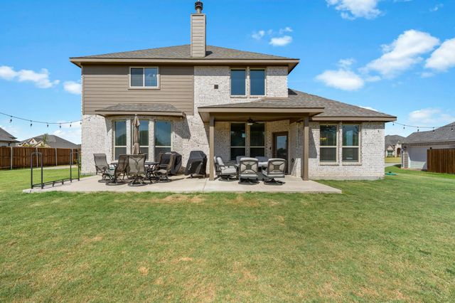 360 Crystal Lake Lane, Red Oak, TX 75154