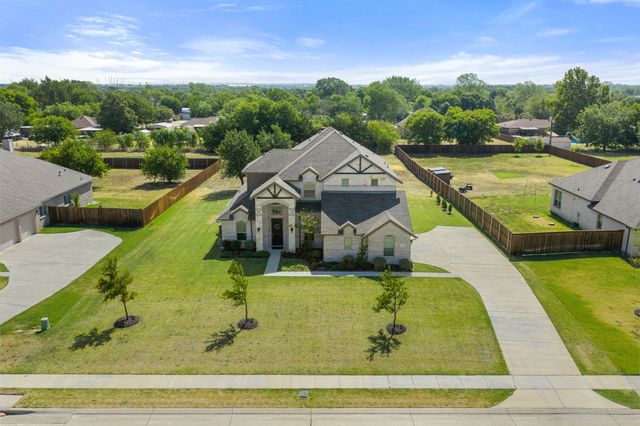 360 Crystal Lake Lane, Red Oak, TX 75154