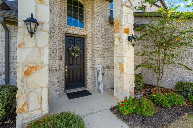 360 Crystal Lake Lane, Red Oak, TX 75154