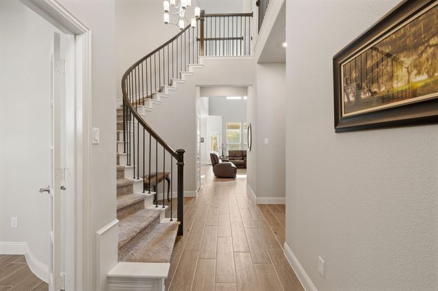 360 Crystal Lake Lane, Red Oak, TX 75154