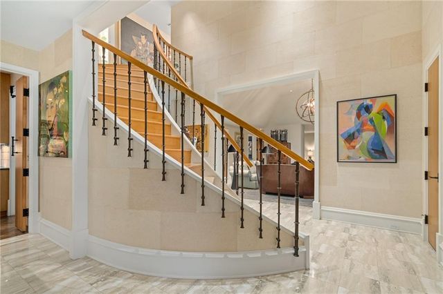61 Le Mans Court, Prairie Village, KS 66208