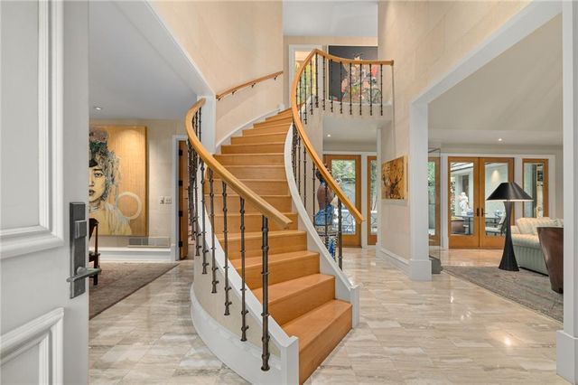 61 Le Mans Court, Prairie Village, KS 66208
