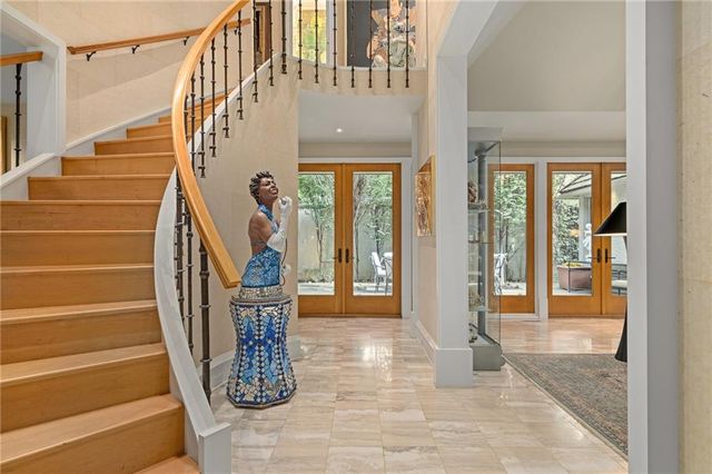 61 Le Mans Court, Prairie Village, KS 66208