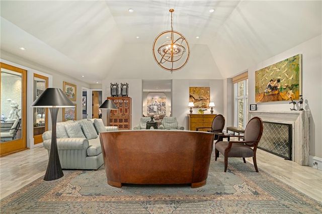 61 Le Mans Court, Prairie Village, KS 66208