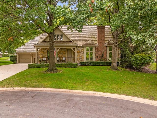 61 Le Mans Court, Prairie Village, KS 66208