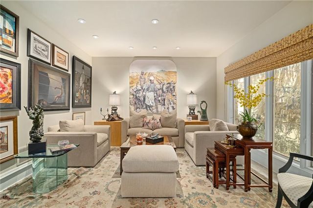 61 Le Mans Court, Prairie Village, KS 66208