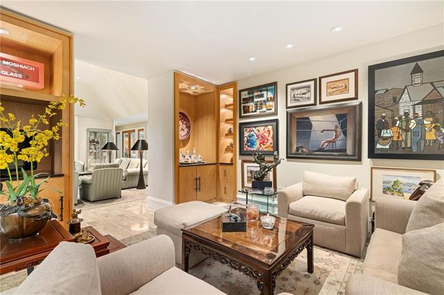 61 Le Mans Court, Prairie Village, KS 66208