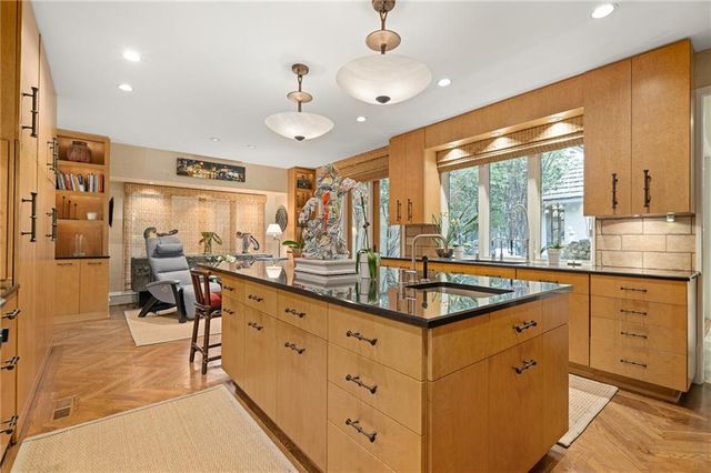61 Le Mans Court, Prairie Village, KS 66208