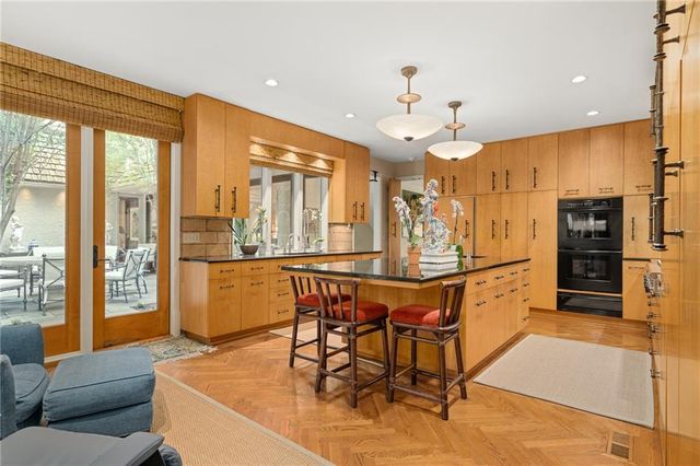 61 Le Mans Court, Prairie Village, KS 66208