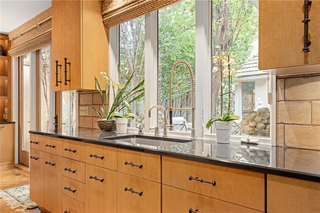 61 Le Mans Court, Prairie Village, KS 66208