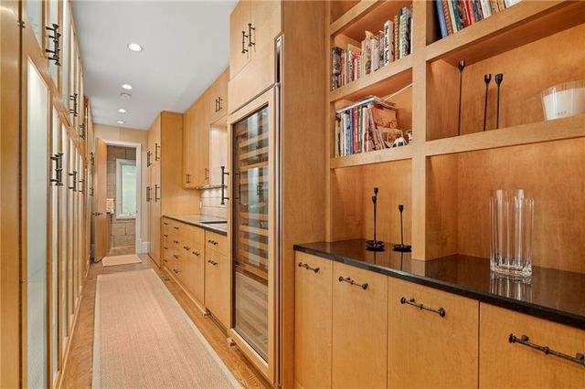 61 Le Mans Court, Prairie Village, KS 66208