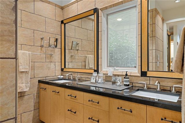 61 Le Mans Court, Prairie Village, KS 66208