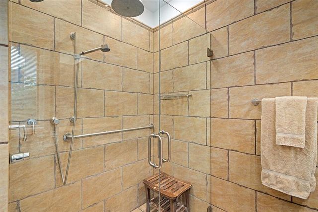 61 Le Mans Court, Prairie Village, KS 66208