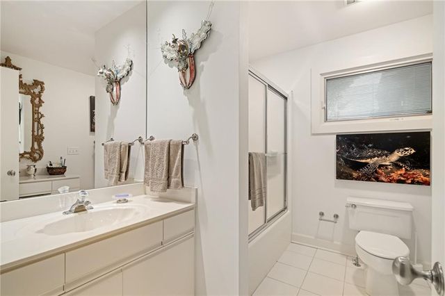 61 Le Mans Court, Prairie Village, KS 66208