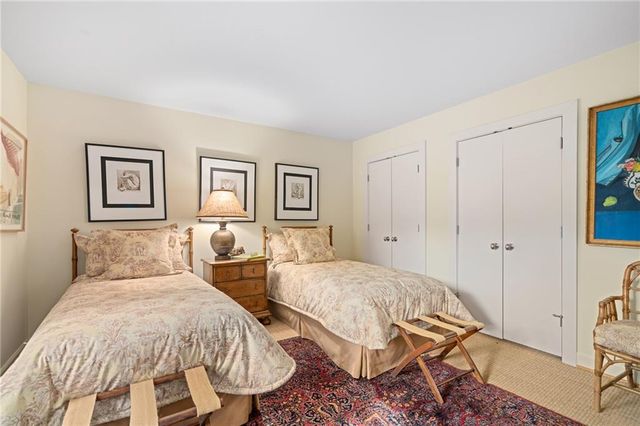 61 Le Mans Court, Prairie Village, KS 66208