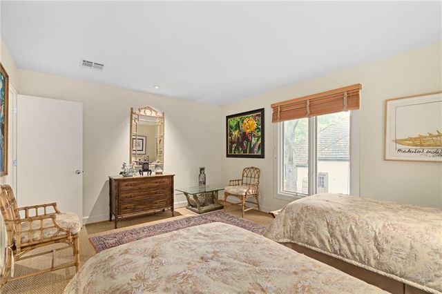 61 Le Mans Court, Prairie Village, KS 66208