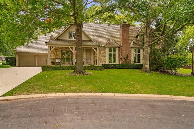 61 Le Mans Court, Prairie Village, KS 66208