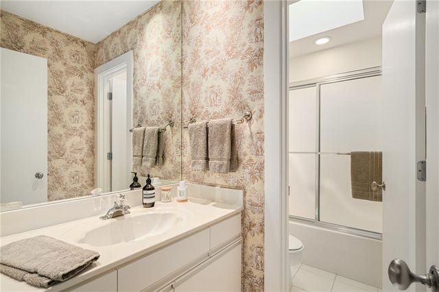 61 Le Mans Court, Prairie Village, KS 66208