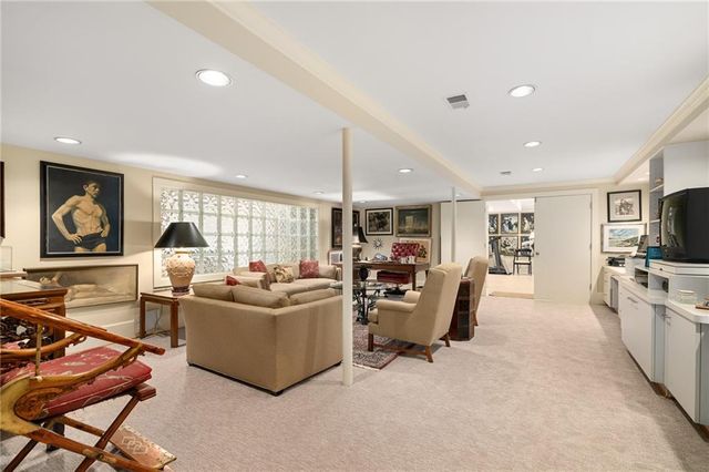 61 Le Mans Court, Prairie Village, KS 66208