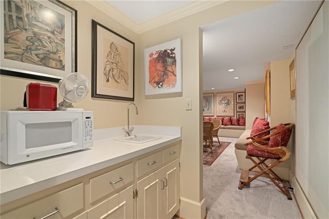 61 Le Mans Court, Prairie Village, KS 66208