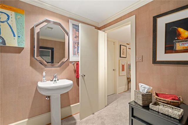 61 Le Mans Court, Prairie Village, KS 66208