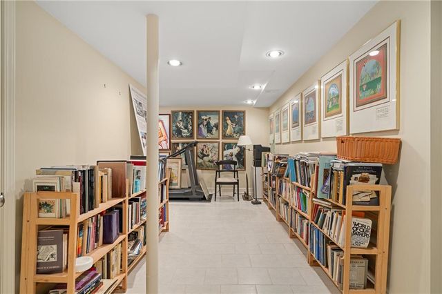 61 Le Mans Court, Prairie Village, KS 66208