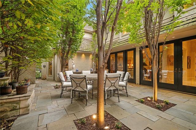 61 Le Mans Court, Prairie Village, KS 66208